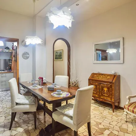 Stunning In Apartment Viareggio